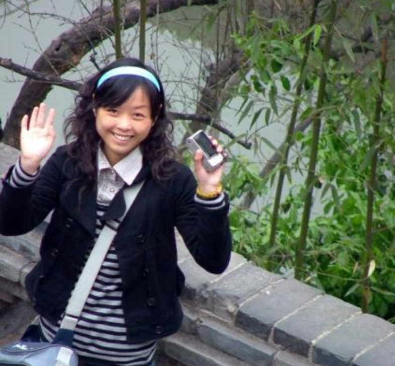 2008年地震，四川一21岁女老师被埋进废墟，身体断成三截，腹部被钢筋击穿，救援