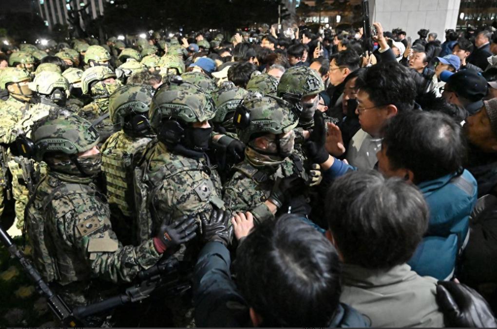 韩国戒严事件有新情况，尹锡悦找到救星，这可能成为弹劾案的变数吗？中方又是怎么看的