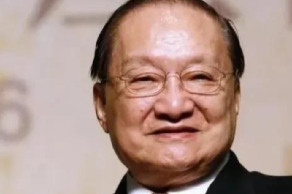 1976年，52岁的金庸出轨23岁林乐怡，他铁了心和妻子离婚，妻子说：“离婚可以