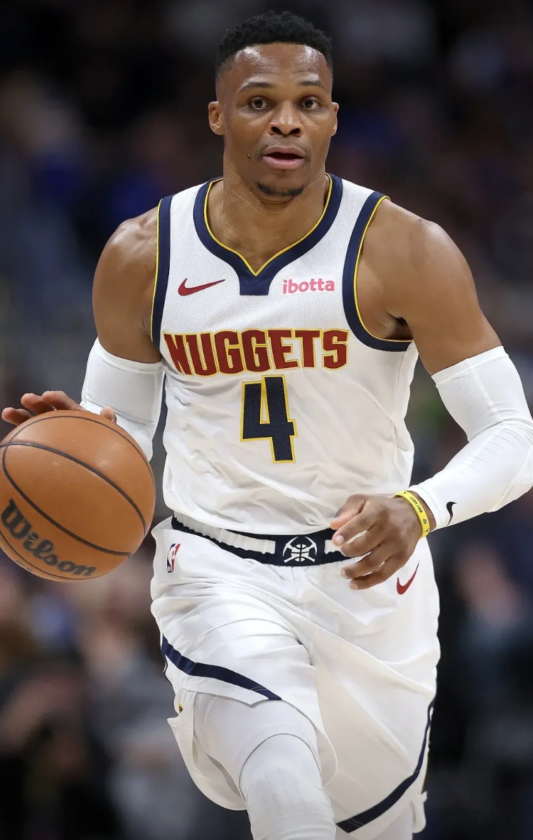 掘金130-129国王，本场比赛有5个没想到：

1、没想到：威少的三双就差一个