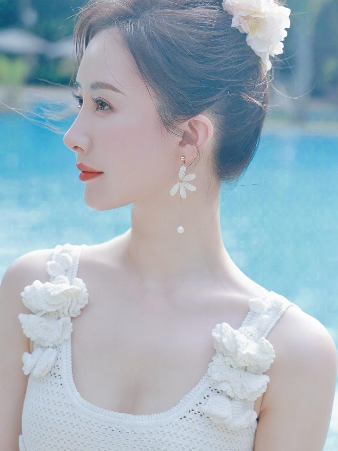 舒畅，尽显婀娜身段
