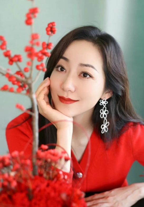 韩雪与富豪老公聚餐：爱情与年龄无关