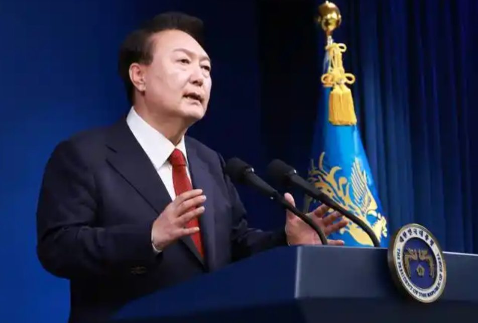 总统府被查抄，前防长自杀未遂，尹锡悦被逼2选1！