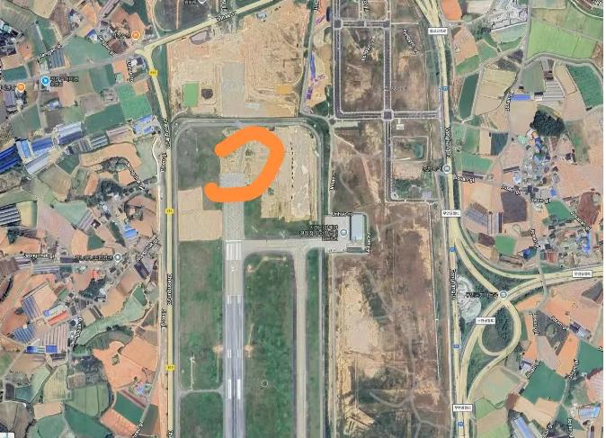 韩国客机坠毁，初步原因出来了：

第一、起落架没有放出来，靠飞机尾部以及腹部着地