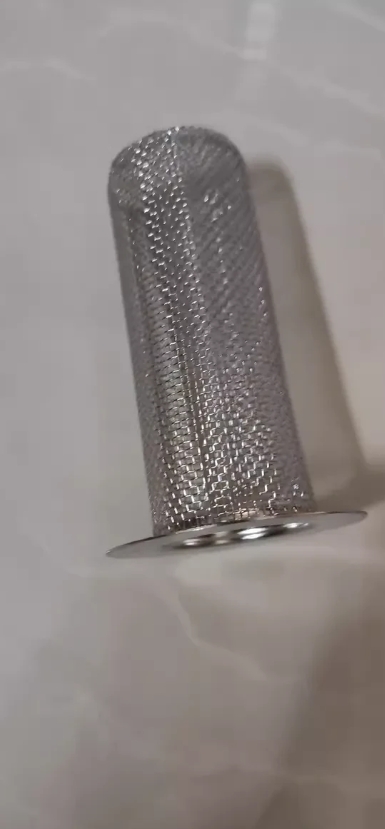 其实大多数家庭防蟑螂没那么麻烦，大多数蟑螂属于昼伏夜出的特性。就是白天待在窝里，