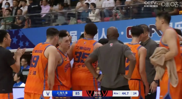 迪亚洛在美国打电话给张宁！
、 迪亚洛:  宁哥，根据球队的安排，我在春节新年后