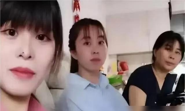 田静和田蜜蜜过年引起的4大争议！
田蜜蜜过年回了娘家，结婚后还回娘家过年可是违反
