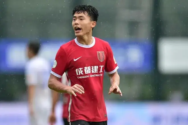 男足新星闪耀，00后五人组引领未来