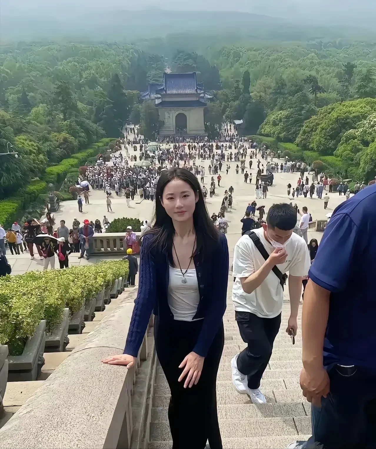 自己会P图就是厉害啊！这就是会PS的好处，缺点就是忘记说了，让帮忙把别上的两个人