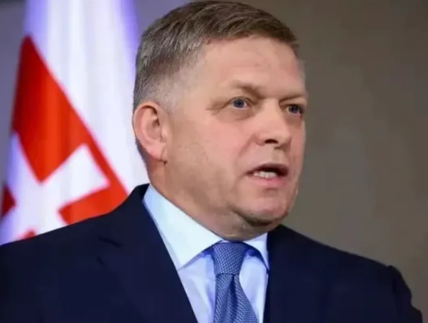 斯洛伐克总理预警：哈里斯当选，乌克兰或成战场牺牲品

1. 菲佐一句话，像是给乌