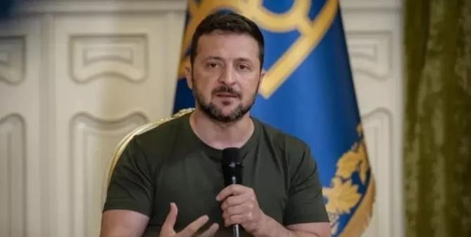 地时间8月27日，乌克兰过期总统弗拉基米尔·泽连斯基表示，基辅当局不打算延长与俄