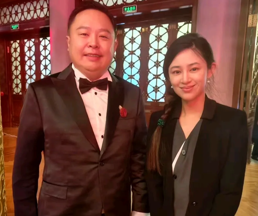 阎鹤祥给郭德纲长脸了！12月12日，他荣耀当选“中国新闻周刊2024封面人物”，