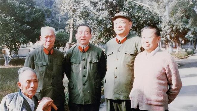 李先念要请成都军区司令尤太忠吃饭，尤：首长，酒钱你得先付了