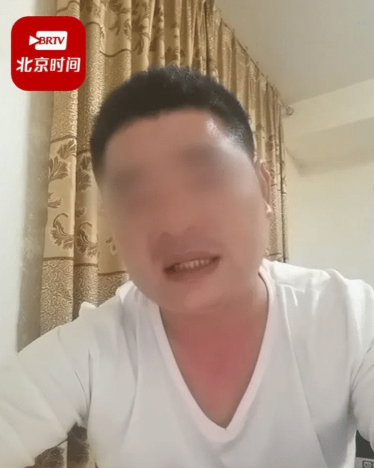 重庆奉节，一父亲在玩手机时，突然刷到一女孩被人扇耳光的视频，父亲仔细一看，大吃一