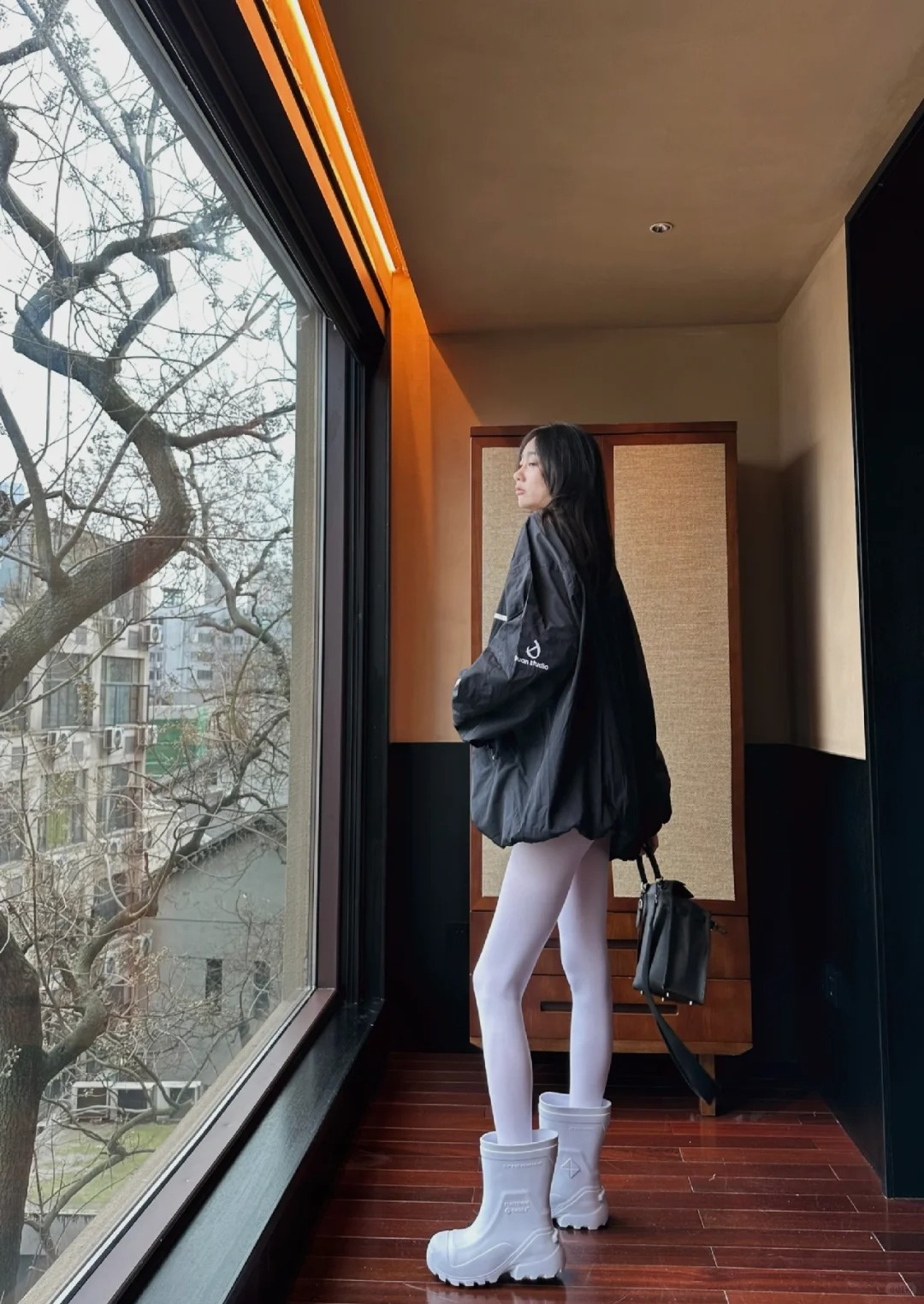 白丝袜极限挑战者🙋🏽
雨靴是37码的 看着像42码