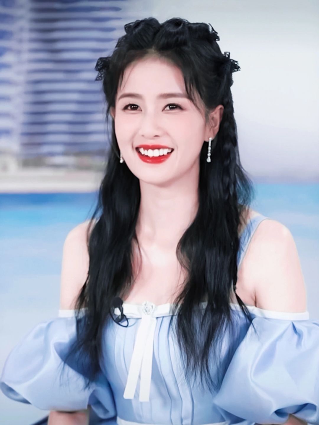 白鹿美得我一愣一愣她是如何成为当红小花的
