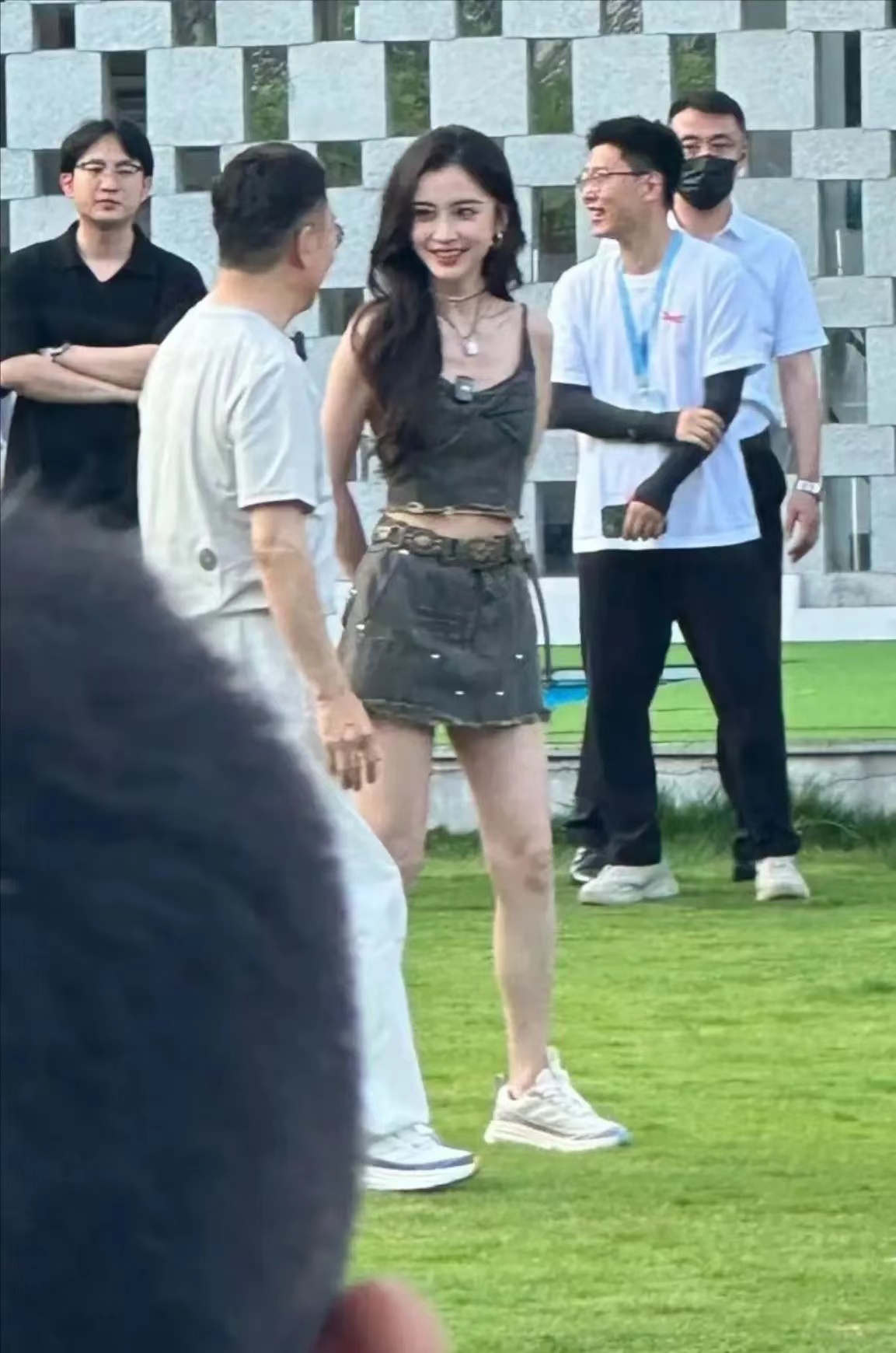 杨颖这生图状态绝了！35岁这状态说25我都信啊。黄晓明和她分手感觉亏大了。
身材