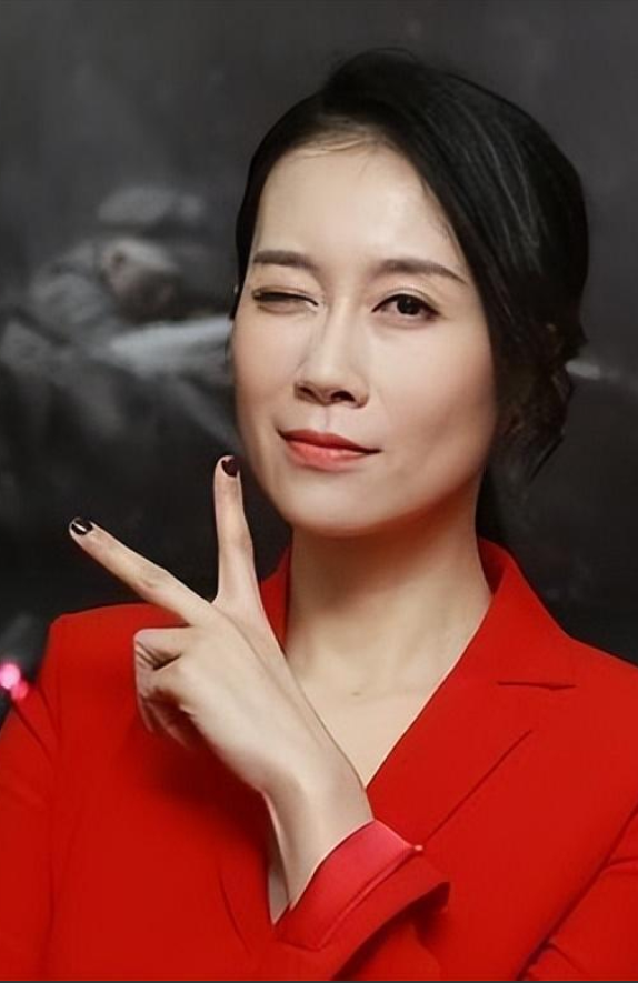 演员，温峥嵘说，跟何政军合作多次，他媳妇说，与你搭档的女演员，最像你媳妇的就是温