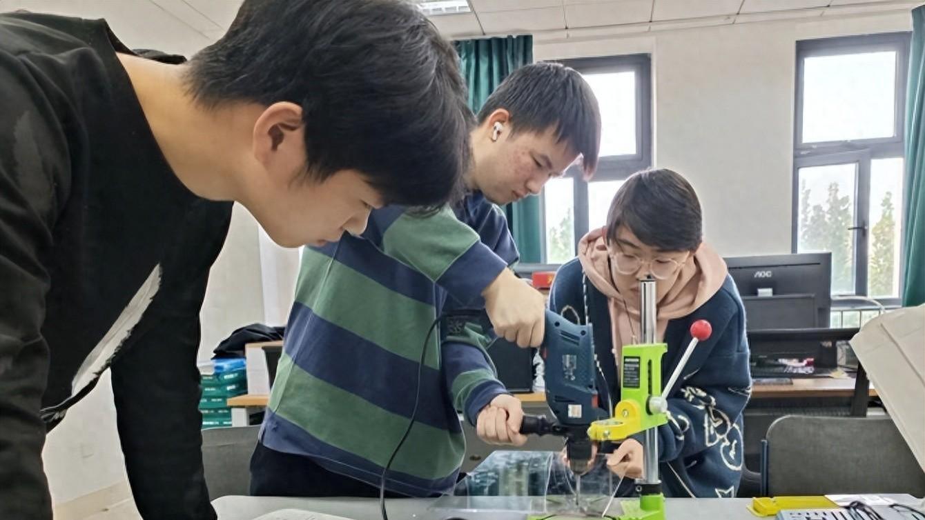 新工科第一梯队院校名单，17所985名校落选，1所双非院校上榜