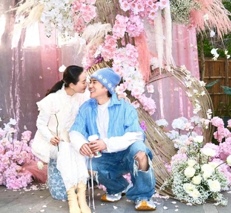 娱乐圈又撒 “狗粮” 啦！林依轮陪着妻子庆祝 30 岁生日，那场面甜得哟，让人直