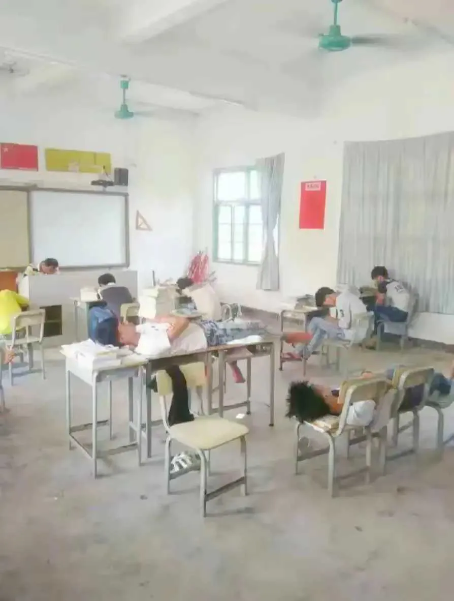 这毛病在电子厂干俩月就老实了