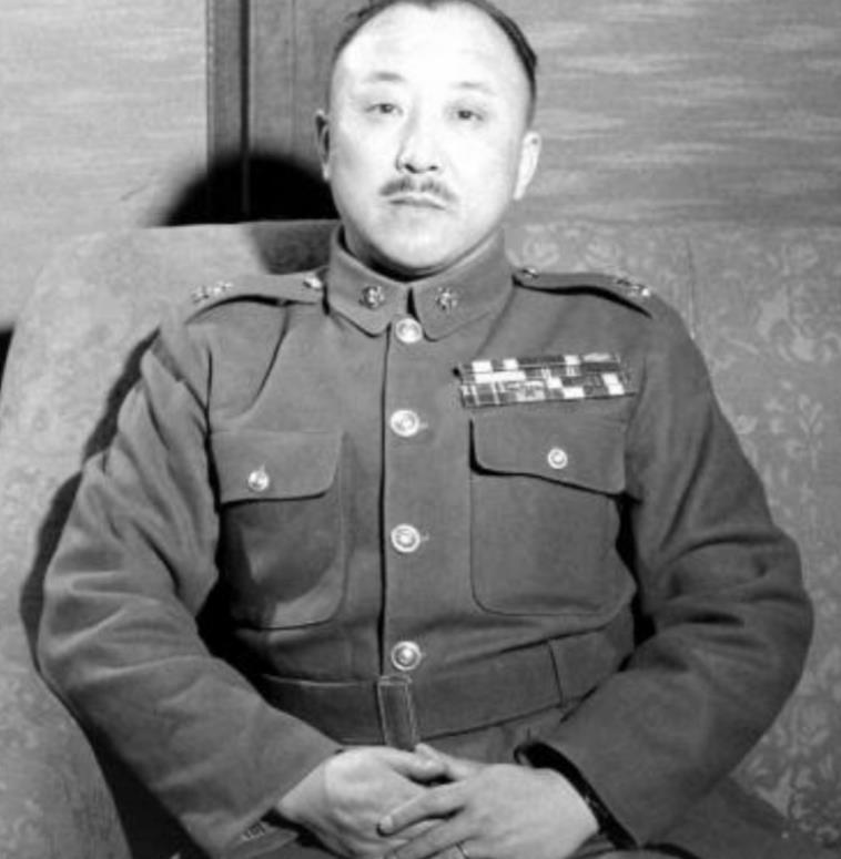1940年，八路军战士们在街上自由买东西，卫立煌见状，竟好奇地追问朱老总：“你难