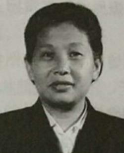 1939年， 女战士徐敏准备去如厕，突然被一壮汉抱到了床榻上，对方捂住了她的嘴巴