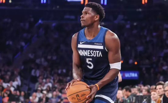 不作死就不会死用在森林狼身上太合适不过。上赛季还是西部冠军有力争夺者，伴随着唐斯