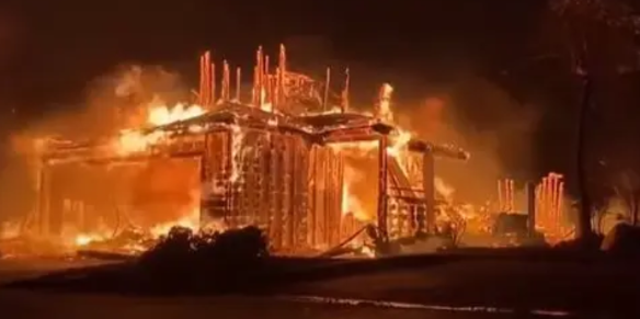 国内为什么不再报道洛杉矶大火了？
 
直白的说，在了解完这件事后，更加确信了美国