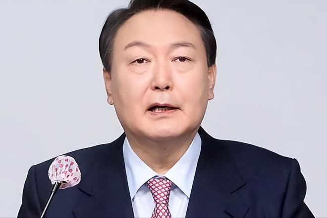 《大雪纷飞也不停歇！1 月 5 日尹锡悦支持者与反对派于总统官邸前集会，对峙局面吸睛无数》