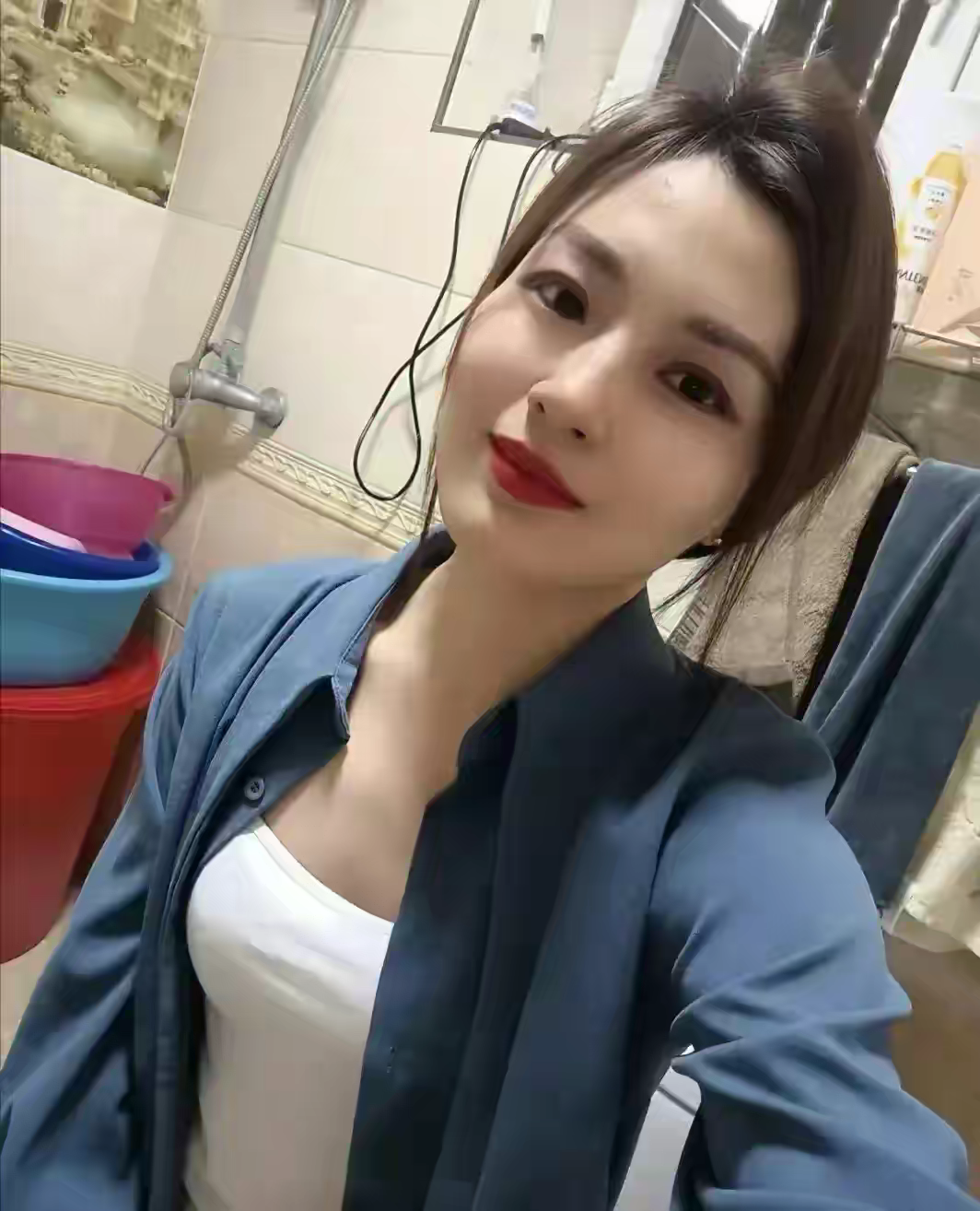 家里最近推了个相亲对象的微信让我加。好，我加上了，聊了两个月左右吧，从加上微信每