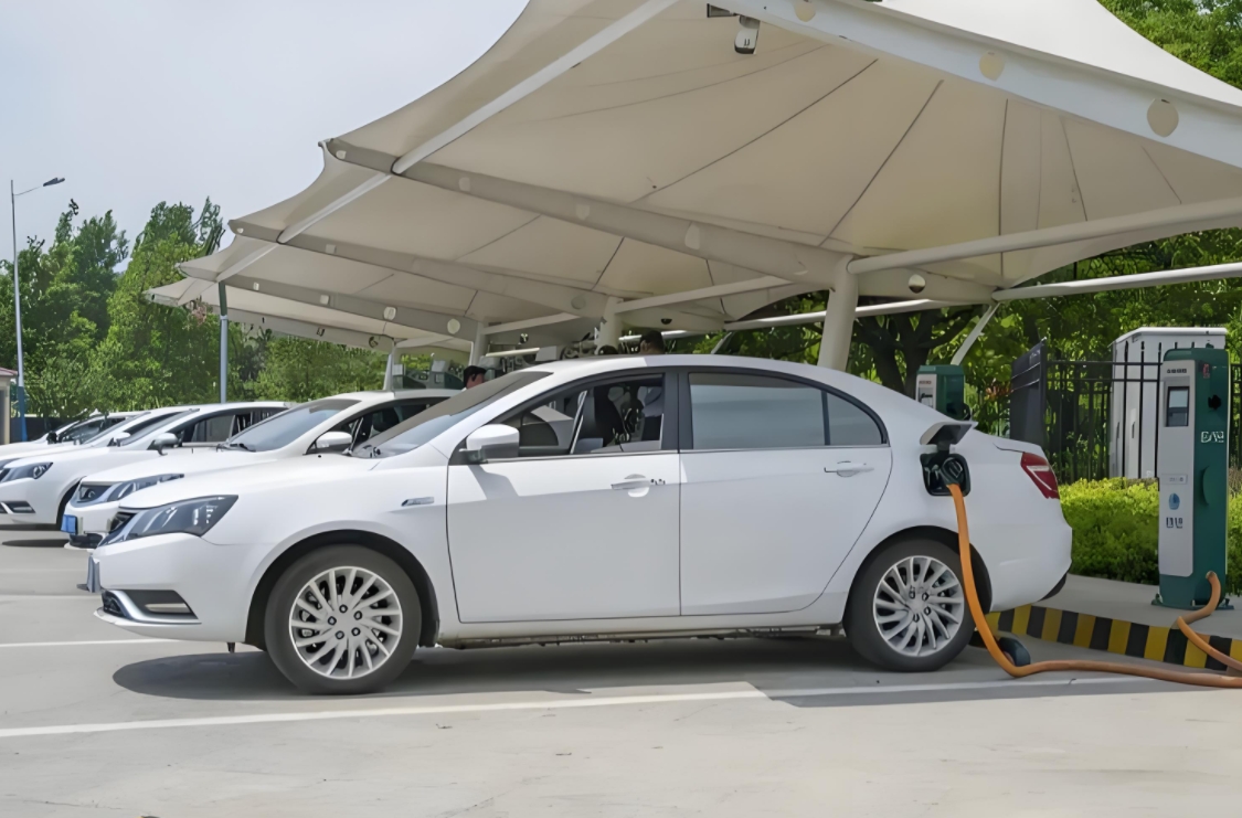 
终于卖掉油车换上电车，以后再也不担心油车成本太高的问题了。
买了车后就跑去附近