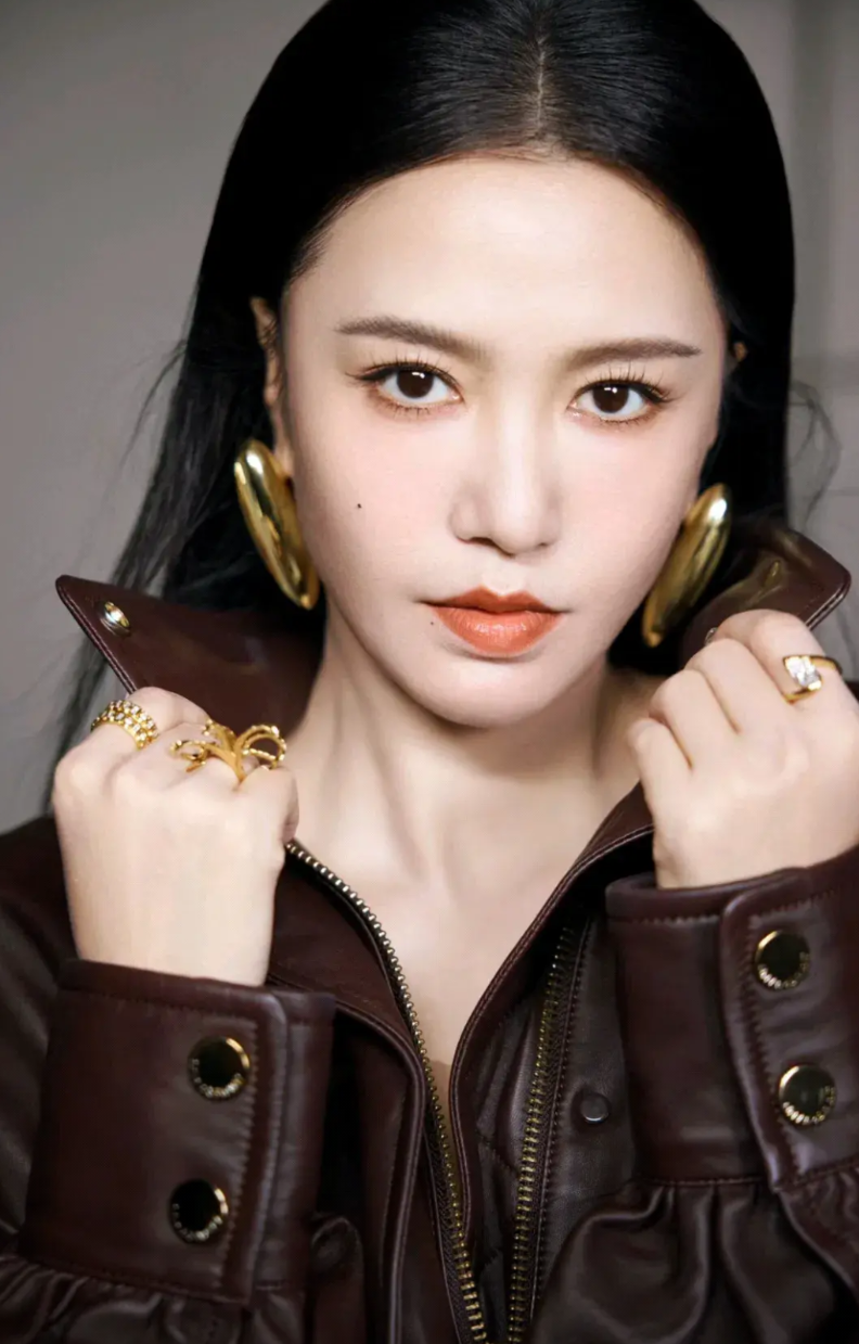 谭维维，爱过的男人们：
 
第一任：张博，前男友，中国内地男演员、歌手。两人因音