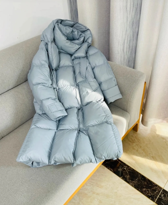 你们过年会给自己的婆婆买衣服吗？我发了工资以后就给婆婆买了一件羽绒服。我觉得婆婆