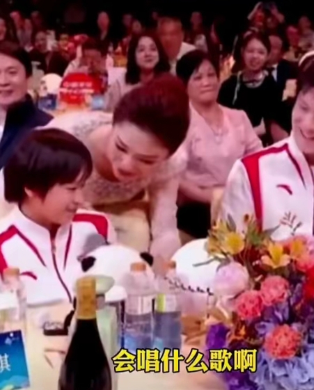 大湾区音乐会，主持人问全红婵会唱什么歌？
全红婵说，我爱你，中国！
她说，这歌我