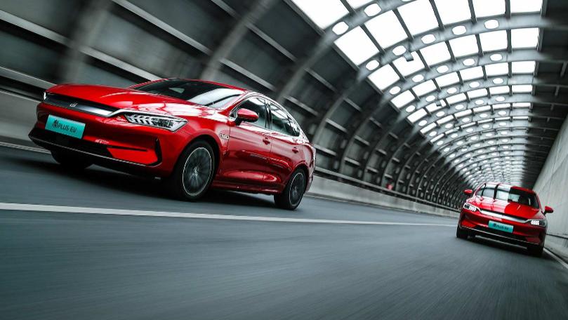 7.98万入手比亚迪秦PLUS，再开大众迈腾比较下，有一肚子话想说