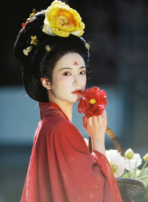 国色芳华里这个女二让人惊艳！感觉比杨紫好看多了