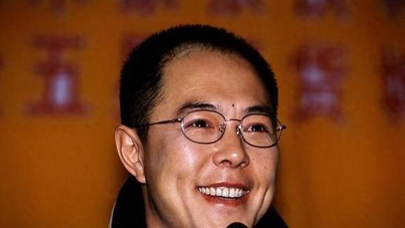 善恶到头终有报！66岁坐上轮椅的张铁林，已经活成了一个“笑话”