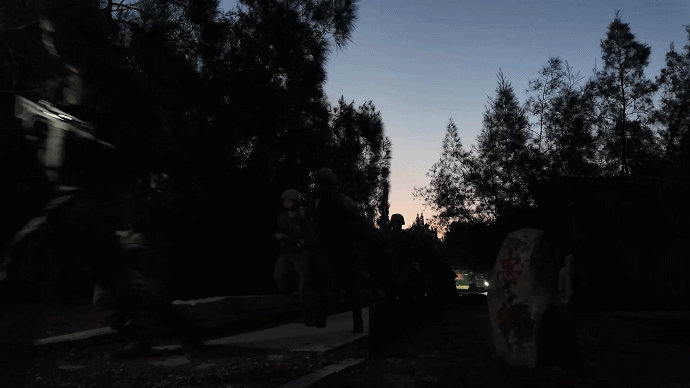 今天，中国人民解放军东部战区位台岛北部、南部同步组织要港封控、区域夺权、对海突击