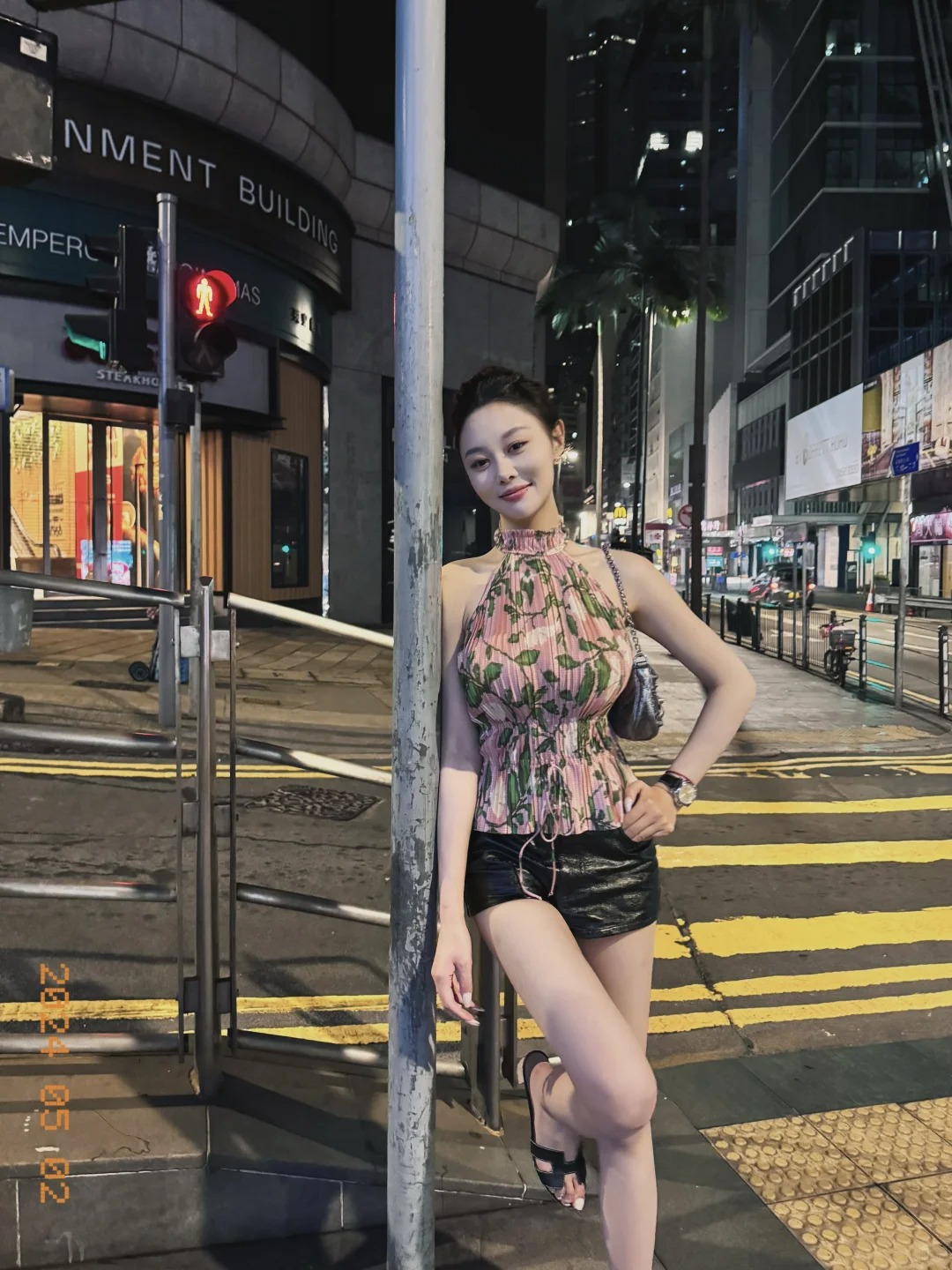 愿世界有颗无忧树，爱我的人站在树荫中。