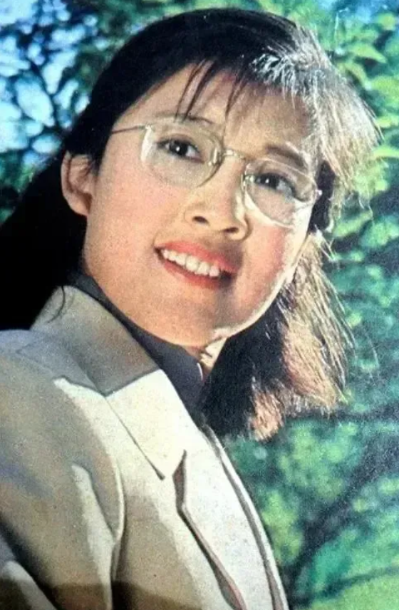 小时候，我特别喜欢刘晓庆，曾觉得宋春丽、宋晓英和她特别像。现在看来一点都不像。当