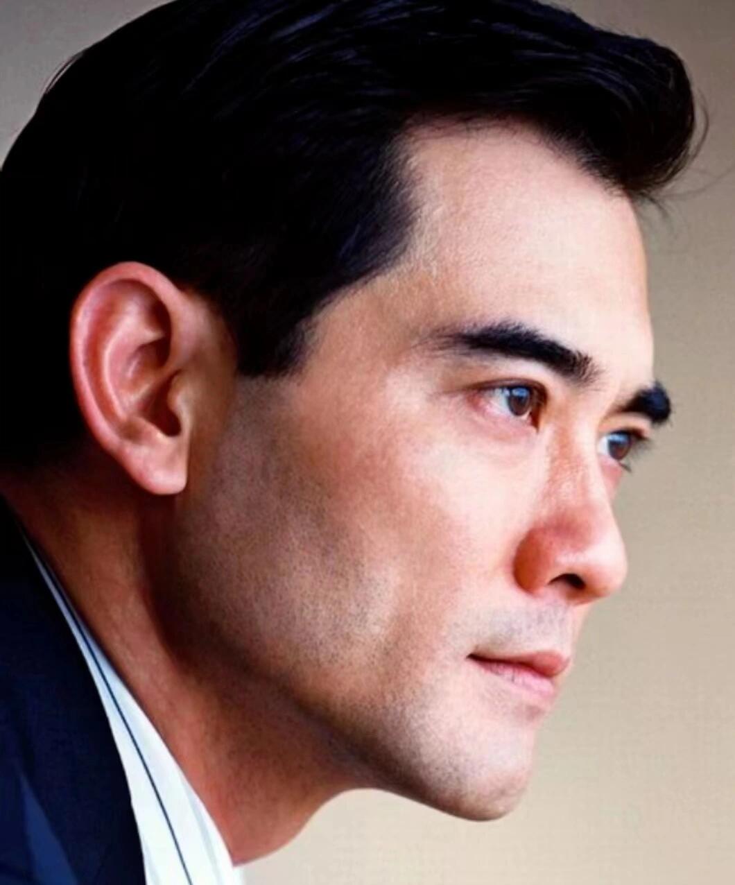 他是天生美男，32岁入圈一生不婚不育