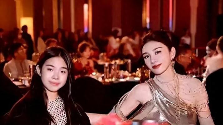 黄奕携_美学教科书_女儿亮相_网友_这基因绝了