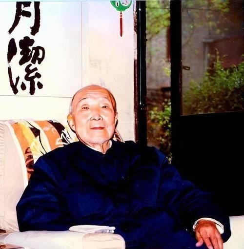 地下党上厕所 逃跑成功

                           
