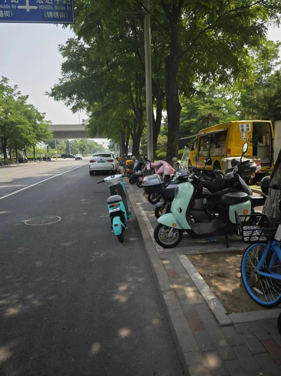广州决定不推广共享电动单车，这个决策挺明智的。
从共享电动单车出现到现在，武汉就