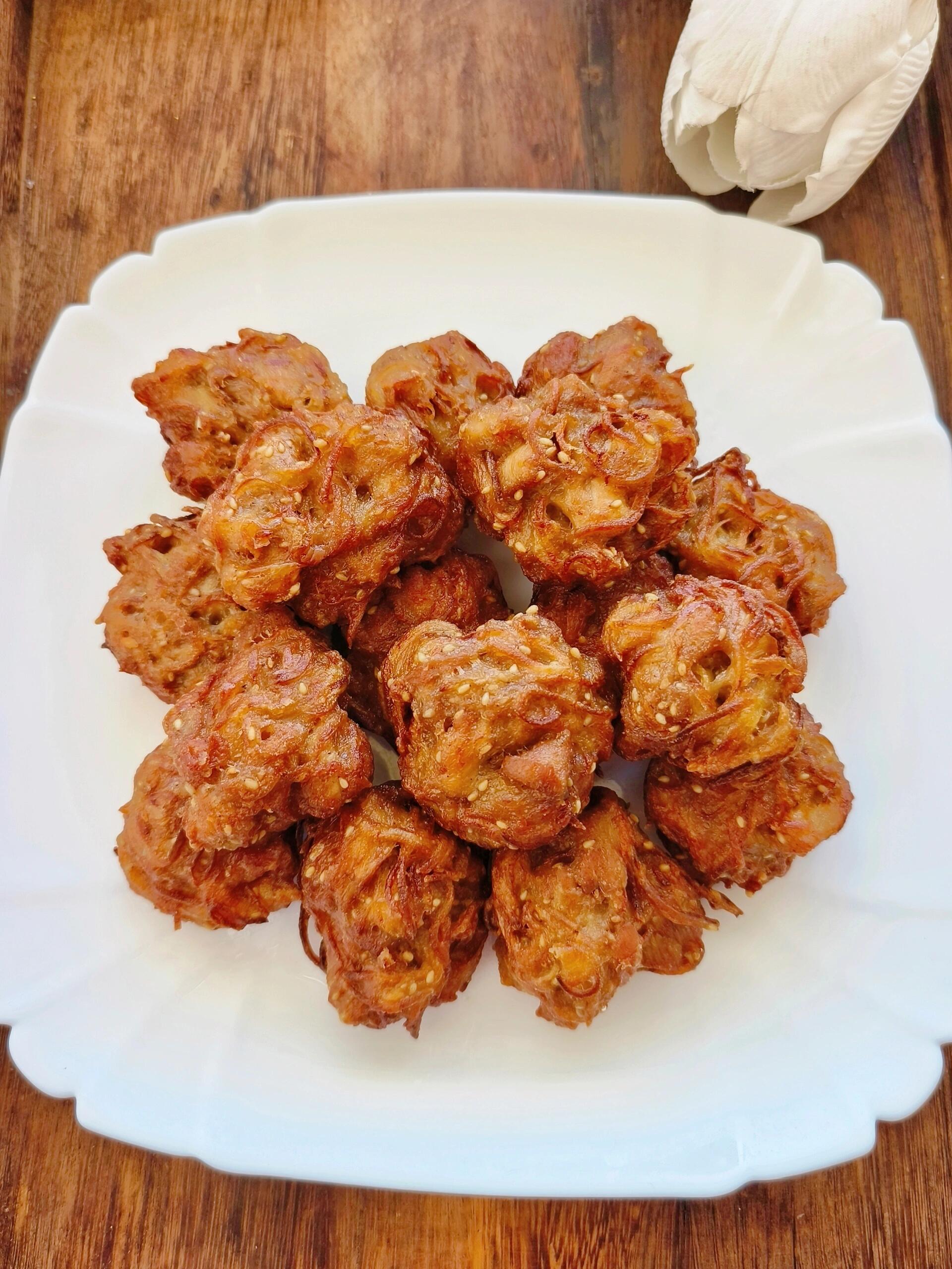 又香又酥，鸡腿和土豆还可以这么吃

鸡腿丸子

准备原料:鸡腿四个，大土豆一个，