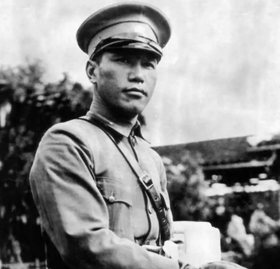 “这个人就是个没出息的学生”，这是蒋介石对一名黄埔学员的第一印象，可谁又能料到，