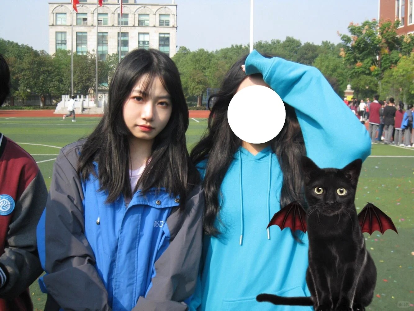 老子怎么越长越恶心了、、、
感觉高中的时候应该也算是一个小美女、（虽然可能是我自