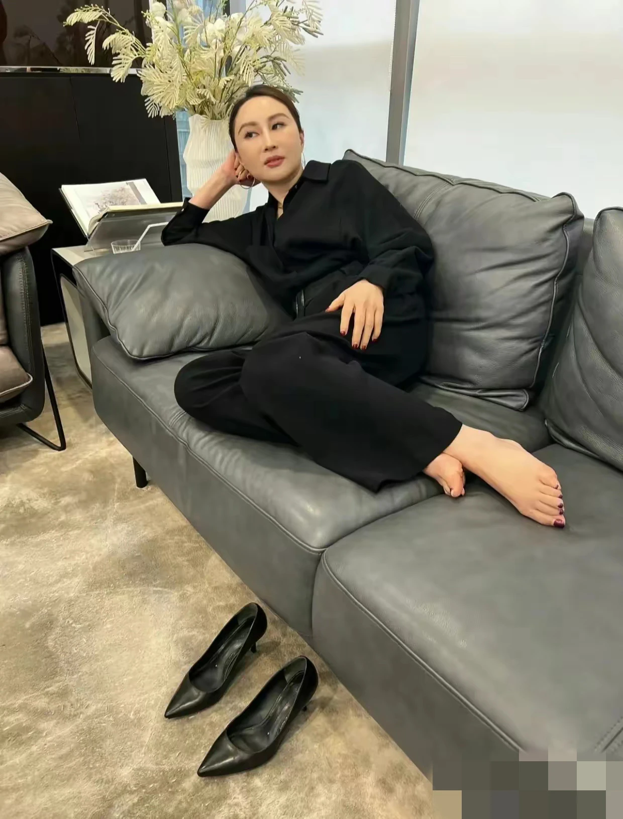 闺蜜马上40岁了，绝对的是优质剩女，闺蜜性格单纯、善良、会疼人！想找个00后处对