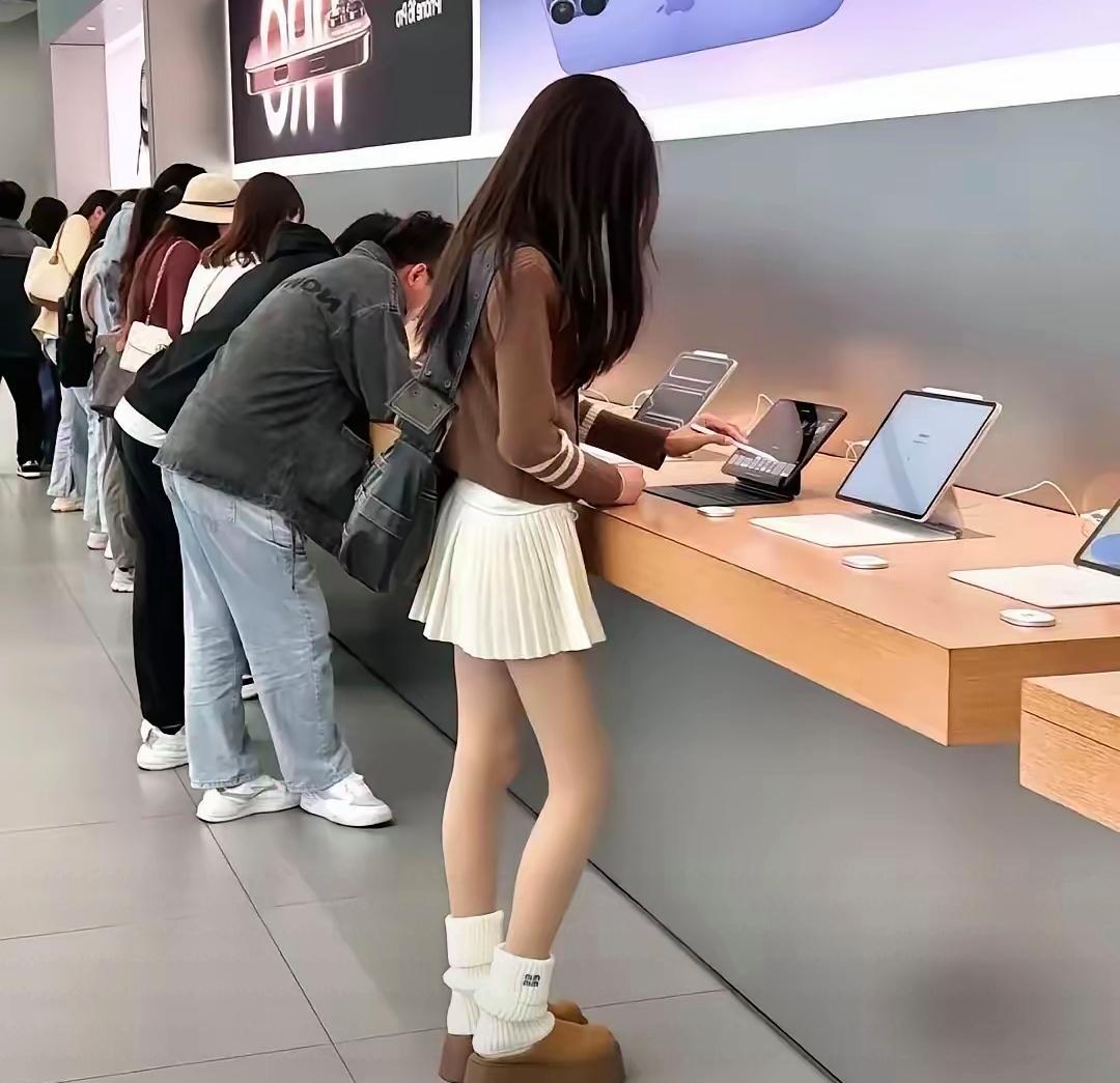 堆堆袜到底是谁发明的？怪好看的。。。